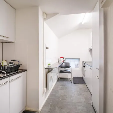 Compact With Easy Access And Near Center Vakantiehuis